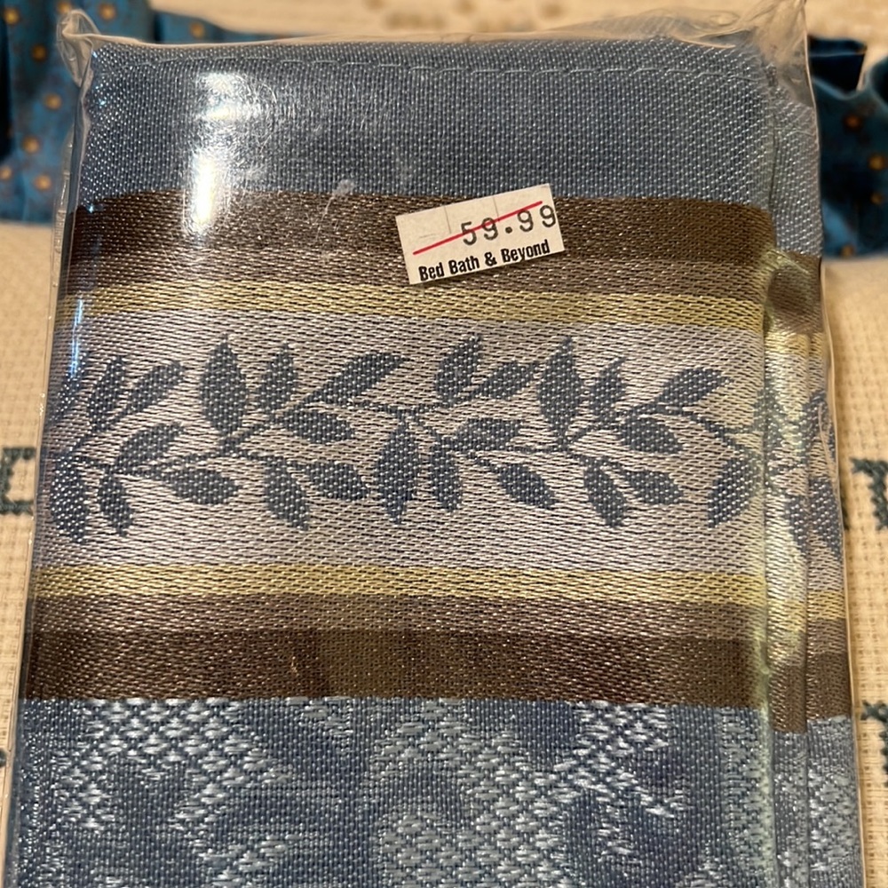 BED BATH & BEYOND SET OF 4 LARGE DINNER NAPKINS COTTON POLY LINENS PACKAGED